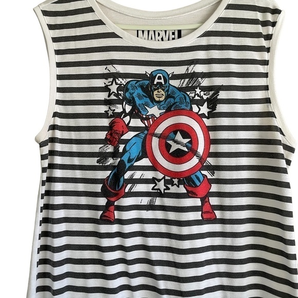 Marvel Captain America Women’s Juniors Plus Size Tank Top • Used • Size: XXL - Picture 2 of 6